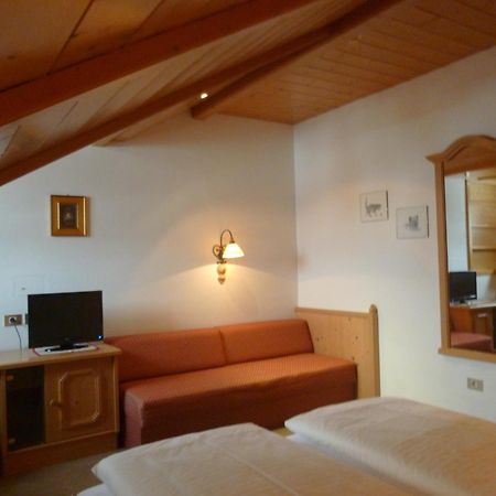 Hotel Holzer Sexten Chambre photo